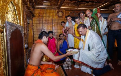 ಉಡುಪಿ ಮಂಗಳೂರಿನ ದೇವಸ್ಥಾನಗಳಲ್ಲಿ ರವಿಶಾಸ್ತ್ರಿಯವರಿಂದ ವಿಶೇಷ ಪೂಜೆ.
