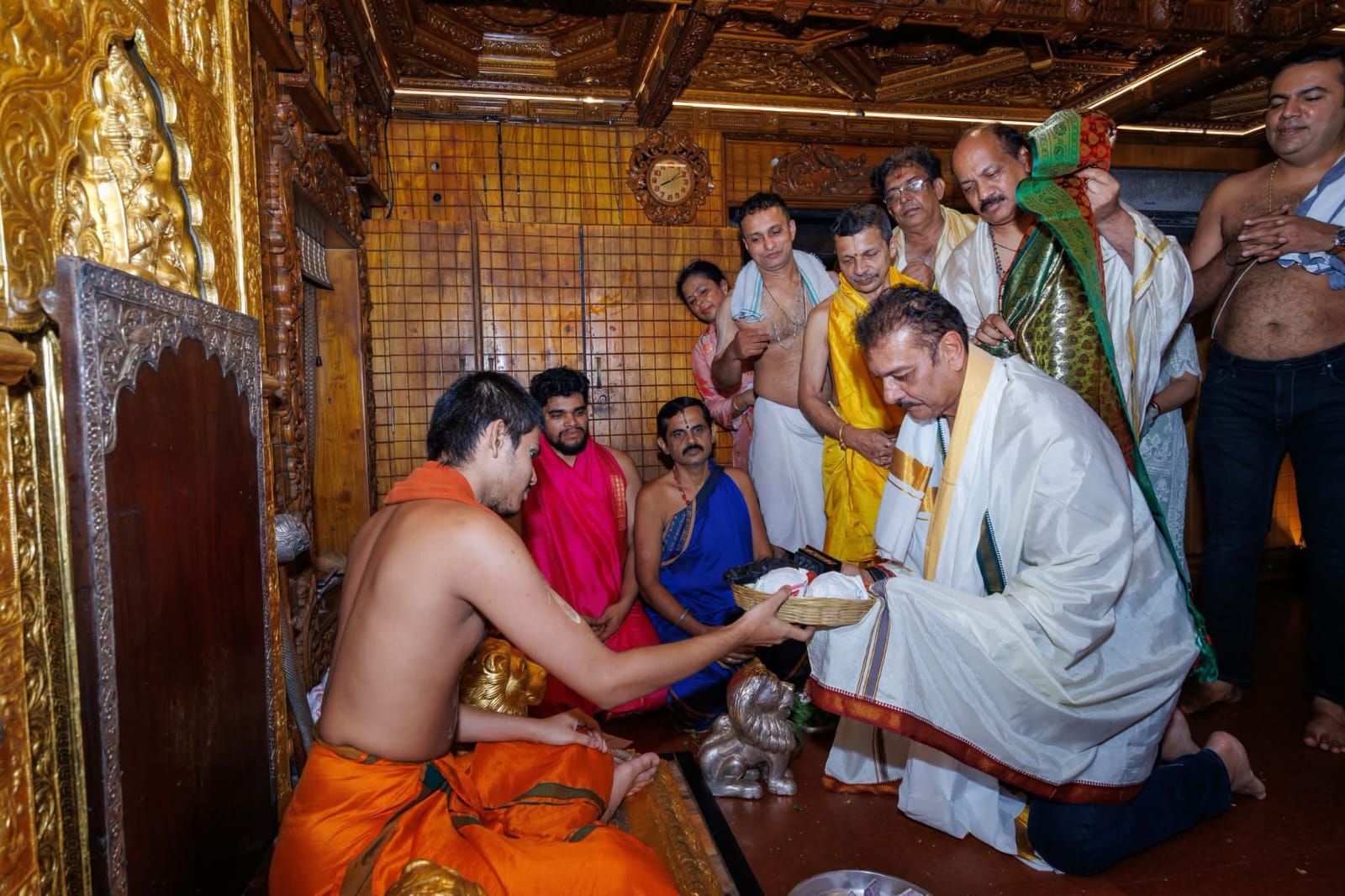 ಉಡುಪಿ ಮಂಗಳೂರಿನ ದೇವಸ್ಥಾನಗಳಲ್ಲಿ ರವಿಶಾಸ್ತ್ರಿಯವರಿಂದ ವಿಶೇಷ ಪೂಜೆ.